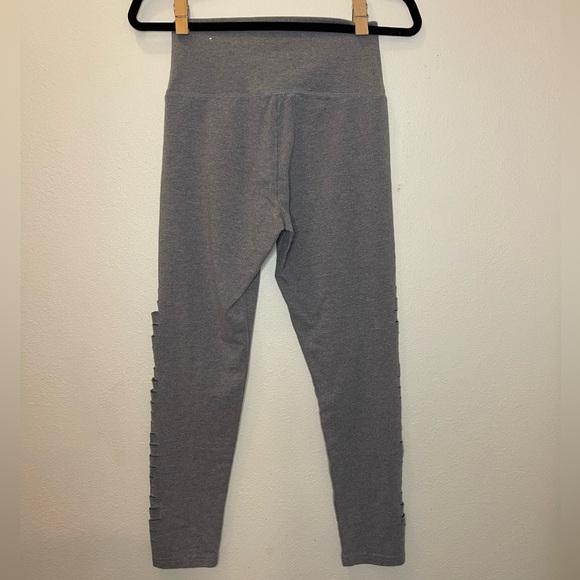 Aerie Gray Leggings Chill. Play. Move. Size Medium. Yoga basic neutral light - Picture 5 of 5